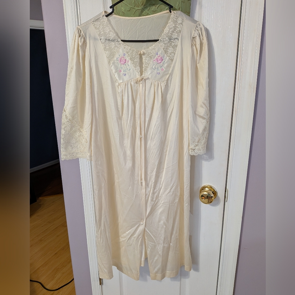 Cream Lace-Trim Nightgown with Pink Floral Embroidery